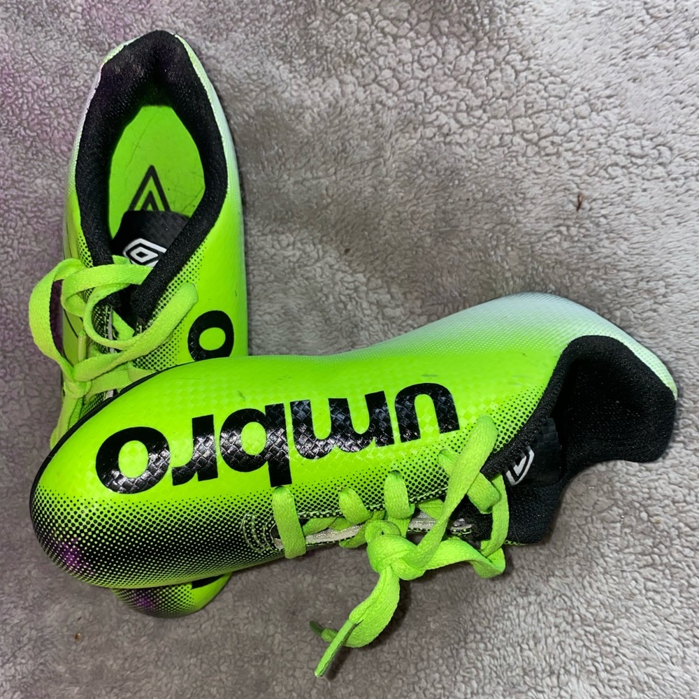 Umbro kids soccer cleats size 13k